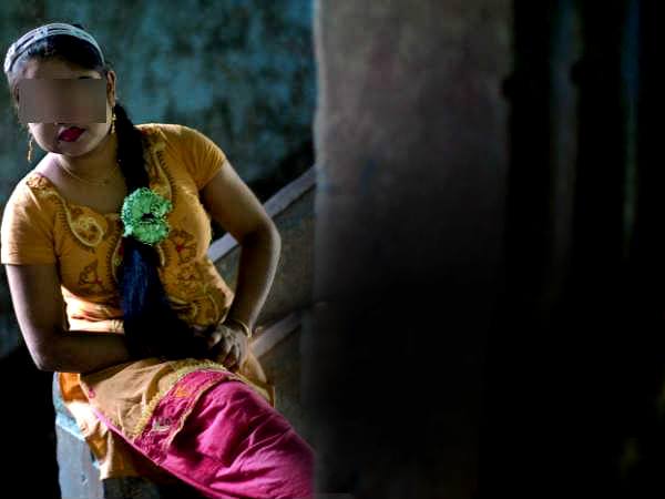 पुलिस ने महिला को गिरफ्तार कर लिया है पुलिस ने महिला को गिरफ्तार कर लिया है