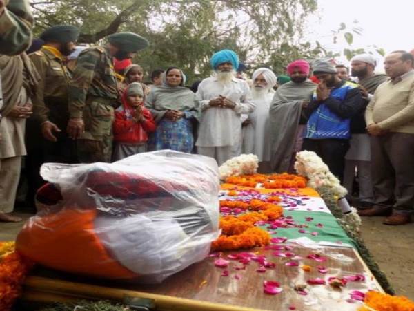 कुलगाम में हुए शहीद