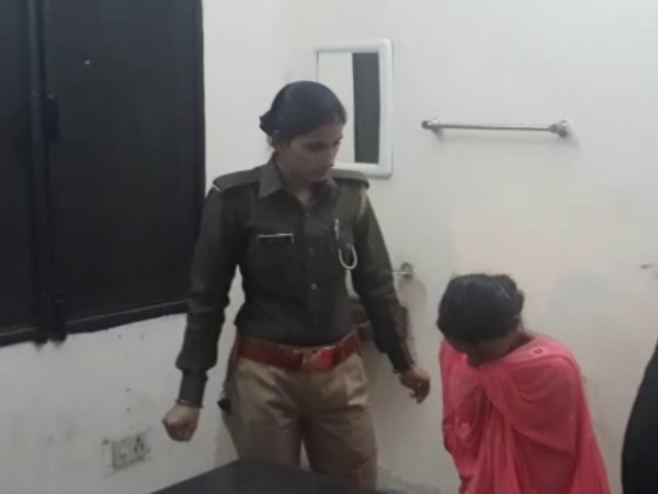 जंगल में तड़पता छोड़कर भागा जंगल में तड़पता छोड़कर भागा