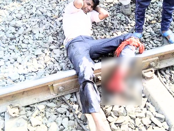 युवक के पैर से काफी खून निकल चुका था 