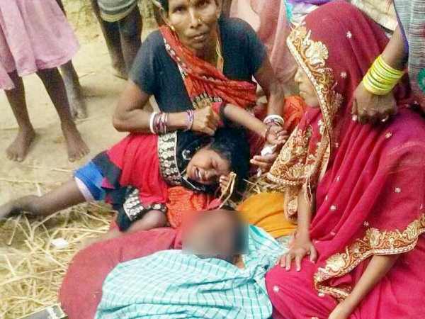 लोगों ने मछली को काटकर दफनाया