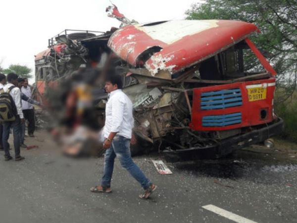 टक्कर से हुई जोरदार आवाज