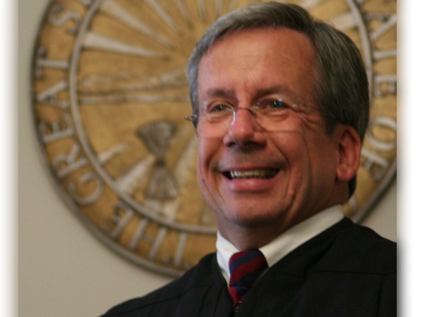 यौन शोषण के आरोपी का कर रहे थे बचाव