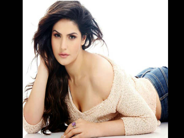 इंटीमेट सीन्स को लेकर जरीन ने फिल्म मेकर्स पर लगाए आरोप इंटीमेट सीन्स को लेकर जरीन ने फिल्म मेकर्स पर लगाए आरोप