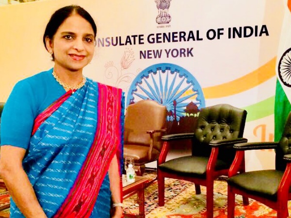 मोदी के भाषणों के पीछे हैं ये महिला