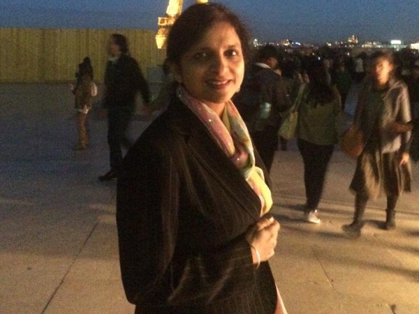 बिना देखे ही ट्रांसलेट कर लेती हैं भाषण