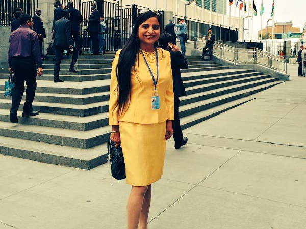 भाषण का करती हैं अंग्रेजी में अनुवाद