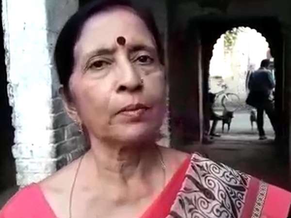 सपा प्रत्याशी बहू के लिए कर रही कांग्रेसी सास चुनाव प्रचार