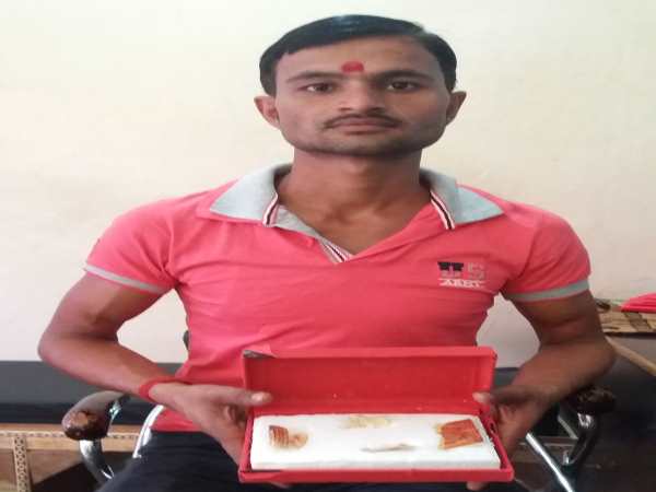 ऑनलाइन मंगाया था एंड्रॉयड मोबाइल, पार्सल से निकली मां लक्ष्मी की मूर्ति