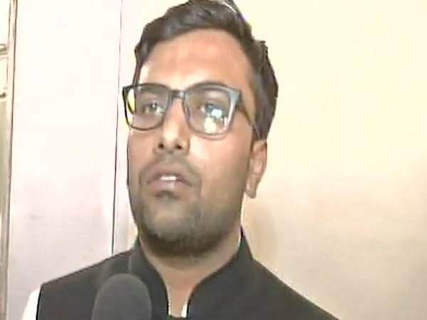 बस कंडक्टर के वकील ने कहा...