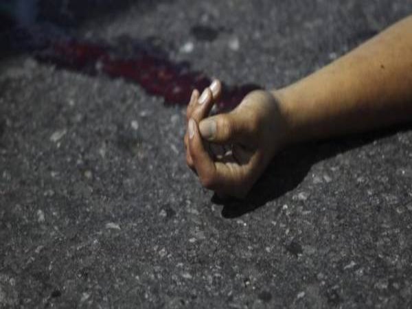 कनपटी पर सटाकर मारी गोली