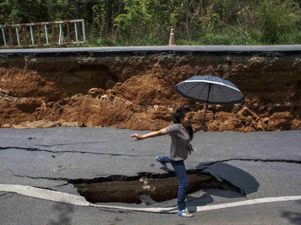 धीमी रफ्तार से घूम रही है पृथ्वी धीमी रफ्तार से घूम रही है पृथ्वी
