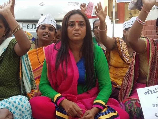 समान वेतन के लिए आंदोलन चला रही हैं चंद्रिका 