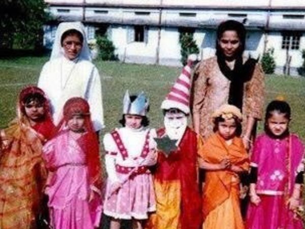 उसी स्कूल में दाखिला लिया था, जहां साक्षी पढ़ा करती थीं