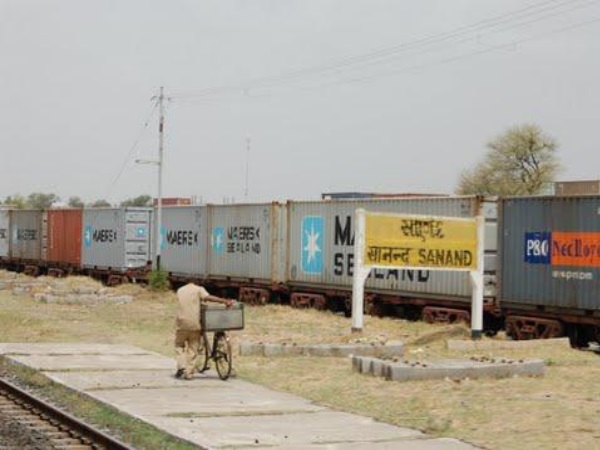 12,000 नमक श्रमिक इस उद्योग पर निर्भर 12,000 नमक श्रमिक इस उद्योग पर निर्भर