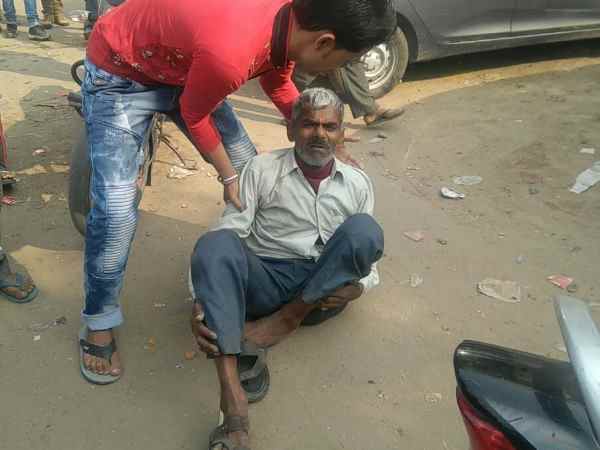 पुलिस पर लाठीचार्ज के आरोप