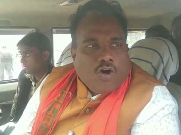 भाजपा नेता मनोज कश्यप से झड़प