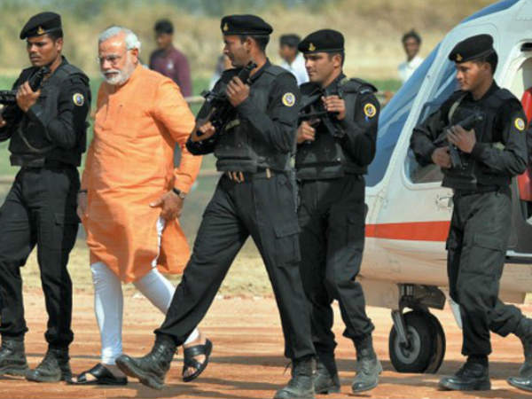 वीडियो में देखा जा रहा है तीन हेलीकॉप्टर्स की लैंडिंग वीडियो में देखा जा रहा है तीन हेलीकॉप्टर्स की लैंडिंग