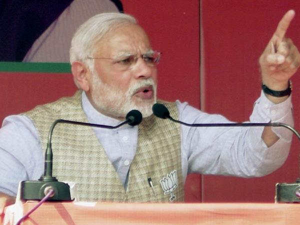 2- 'कांग्रेस के लिए विकास का मतलब सिर्फ हैंडपंप'