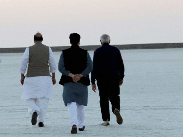 हर तरफ से घेरने की तैयारी 