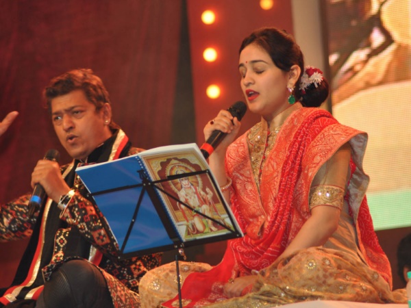 गाना भी गा चुकी हैं अपर्णा