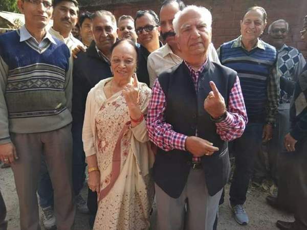 Himachal Election Live: शुरू के 2 घंटे में 13.62 प्रतिशत मतदान दर्ज Himachal Election Live: शुरू के 2 घंटे में 13.62 प्रतिशत मतदान दर्ज