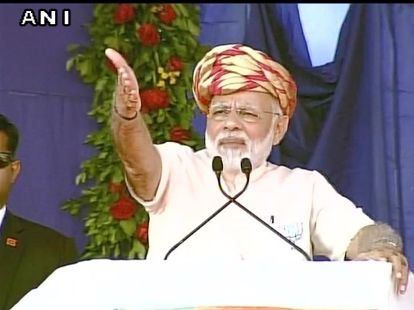 पीएम मोदी का राहुल पर हमला, कहा- आपके परनाना ने नहीं बनवाई सोमनाथ मंदिर पीएम मोदी का राहुल पर हमला, कहा- आपके परनाना ने नहीं बनवाई सोमनाथ मंदिर