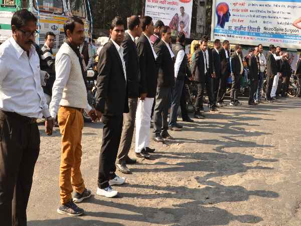 Angry Advocates on Police beat Roadways driver badly in Saharanpur