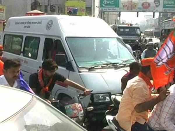 BJP members ruckus on the road in Kanpur