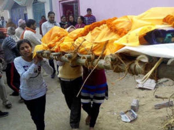Son not reached on father's death, daughters untraditionally do funeral in Bihar