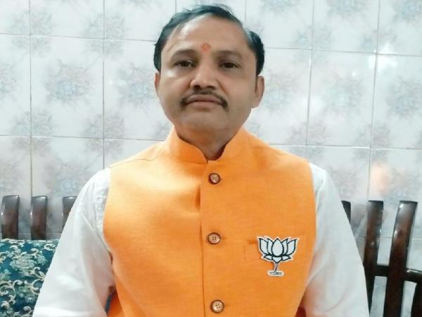 यूपी: भाजपा नेता और नौकर की दिनदहाड़े हत्या, बेटी ने सपा नेता पर लगाया आरोप यूपी: भाजपा नेता और नौकर की दिनदहाड़े हत्या, बेटी ने सपा नेता पर लगाया आरोप