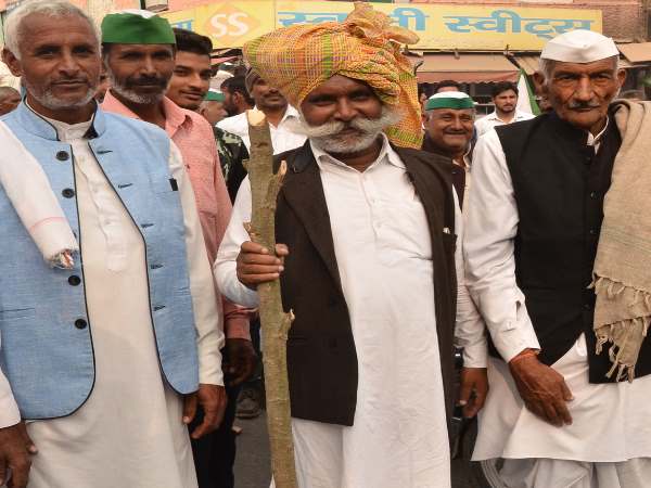 Clash between farmers and police on sugarcane in Saharanpur