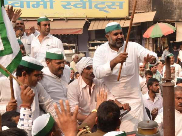 Clash between farmers and police on sugarcane in Saharanpur