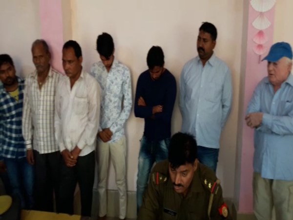 UP Police arrest girls, women and Prostitution brokers from Bulandshahr