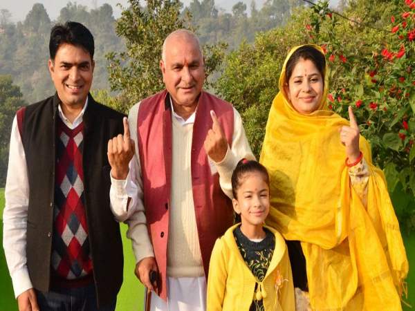 Himachal Election Live: 12 बजे तक सबसे अधिक ऊना में हुई 35% वोटिंग Himachal Election Live: 12 बजे तक सबसे अधिक ऊना में हुई 35% वोटिंग