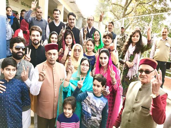 Himachal Pradesh Assembly election 2017 Live: सुखराम ने कहा- कांग्रेस ने मेरा अपमान किया Himachal Pradesh Assembly election 2017 Live: सुखराम ने कहा- कांग्रेस ने मेरा अपमान किया