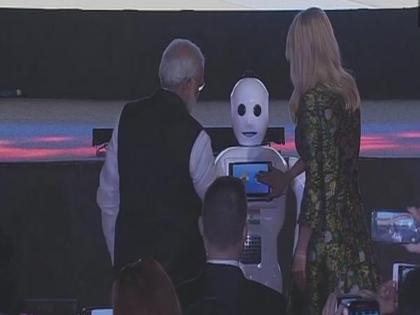 पीएम मोदी संग इवांका ट्रंप ने किया GE समिट का उद्घाटन