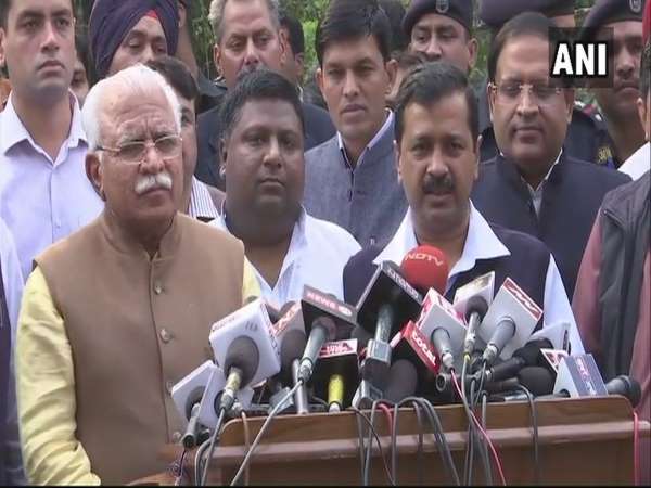 Delhi Smog: केजरीवाल और खट्टर ने की बैठक, प्रदूषण के मसले पर हुई चर्चा Delhi Smog: केजरीवाल और खट्टर ने की बैठक, प्रदूषण के मसले पर हुई चर्चा