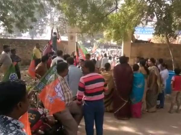 भाजपा ने कम उम्मीदवार उतारे भाजपा ने कम उम्मीदवार उतारे