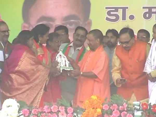 BJP MLA threatened voters in CM Yogi rally in Moradabad, Uttar Pradesh.