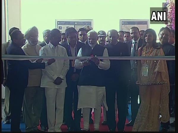 हैदराबाद में बोले प्रधानमंत्री- देश के समग्र विकास के लिए प्रतिबद्ध 