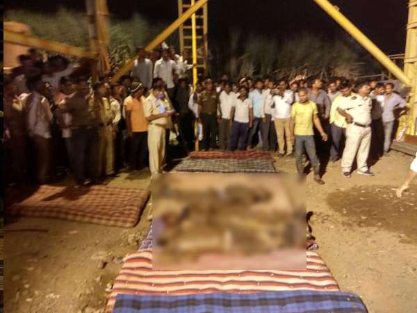 Eight people died in accident during bridge building in Pune