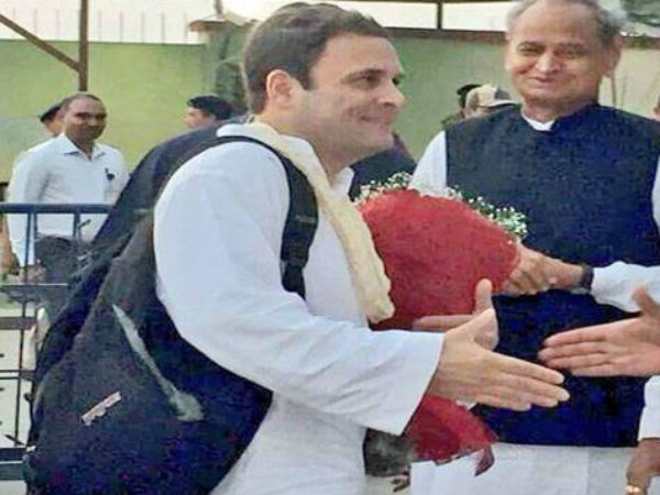 Bag Politics: आखिर राहुल गांधी के इस काले बैग में है क्या?