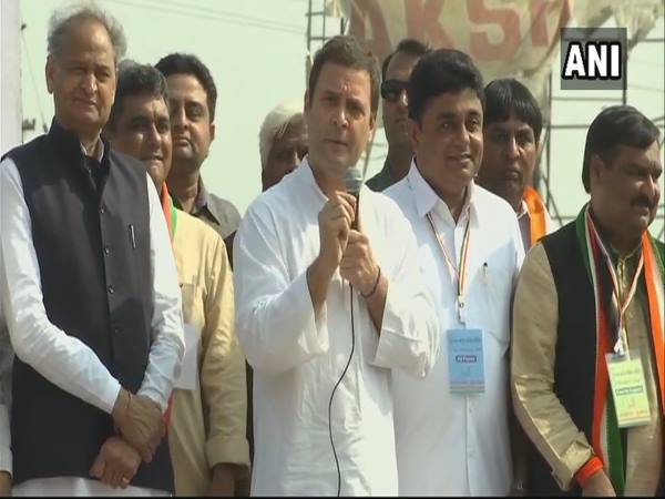 गुजरात की नवसृजन यात्रा में राहुल बोले- देश को पांच नहीं एक टैक्स चाहिए, GST में ढांचागत बदलाव की मांग