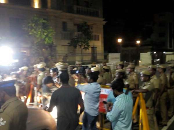 Income Tax raid, Sasikala, Chennai, Poes Garden, jaya tv