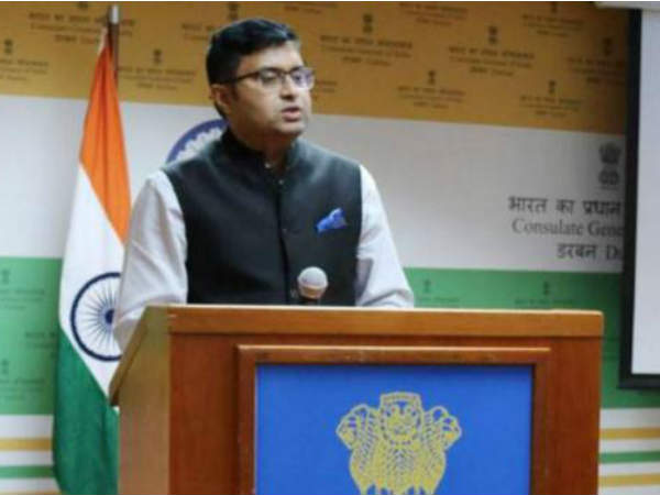 डरबन में भारतीय डिप्लोमैट को बंधक बनाकर लूटपाट, सुषमा स्वराज ने मांगी जानकारी डरबन में भारतीय डिप्लोमैट को बंधक बनाकर लूटपाट, सुषमा स्वराज ने मांगी जानकारी