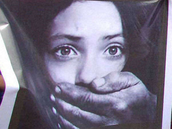 स्कूल की नहीं थी वैन स्कूल की नहीं थी वैन