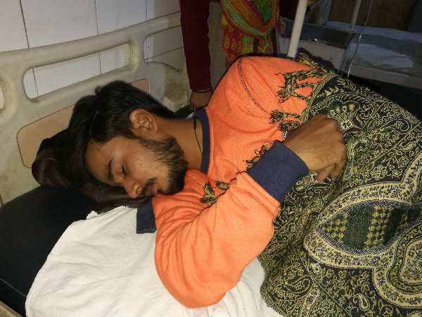 कॉलेज से निकलते शुरू हुआ नाटक