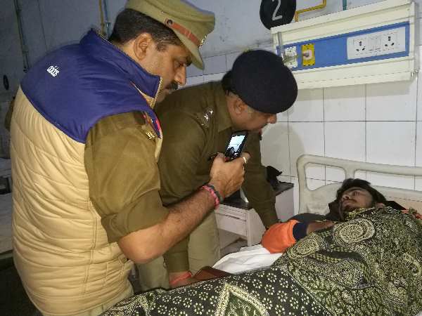गोली मारने वालों ने कराया अस्पताल में भर्ती