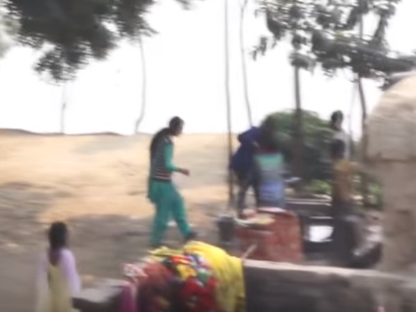 गांव के लड़कों पर भी पड़ता है असर